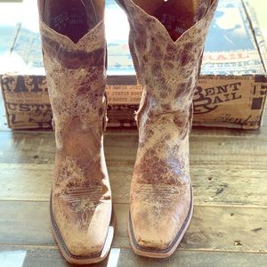 Justin Women’s Bent Rail Square Toe Boots
